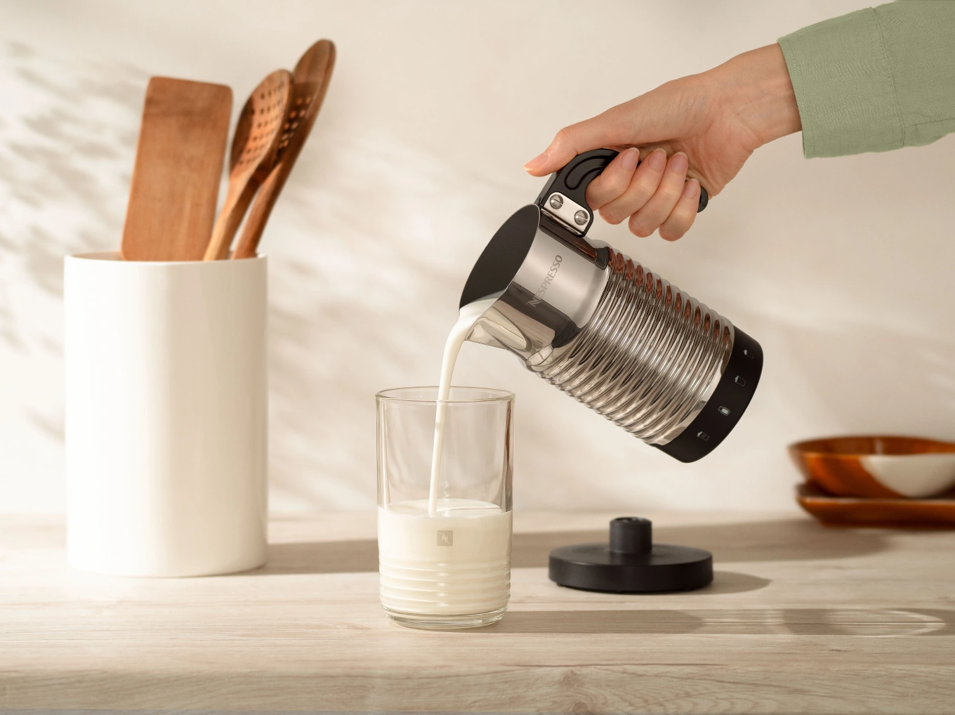 Milk frother Aeroccino 4 for cappuccino